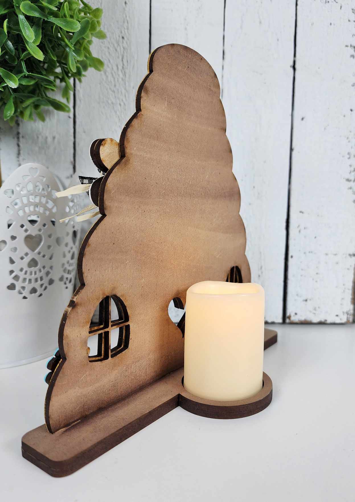 Beehive Shelf Sitter April 2025