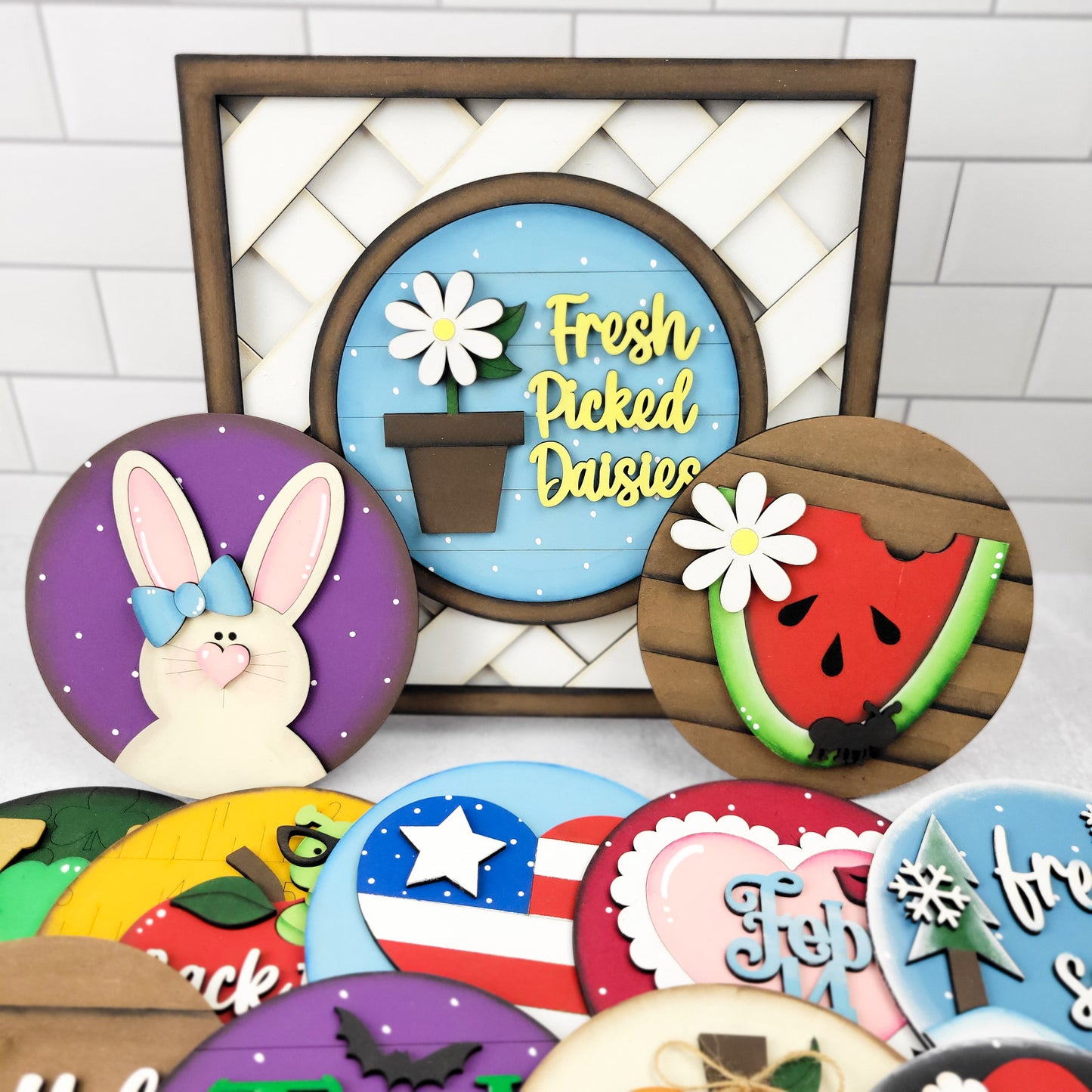 Lattice Back Interchangeable Sign DIY Kit Compatible with 6" Round Inserts
